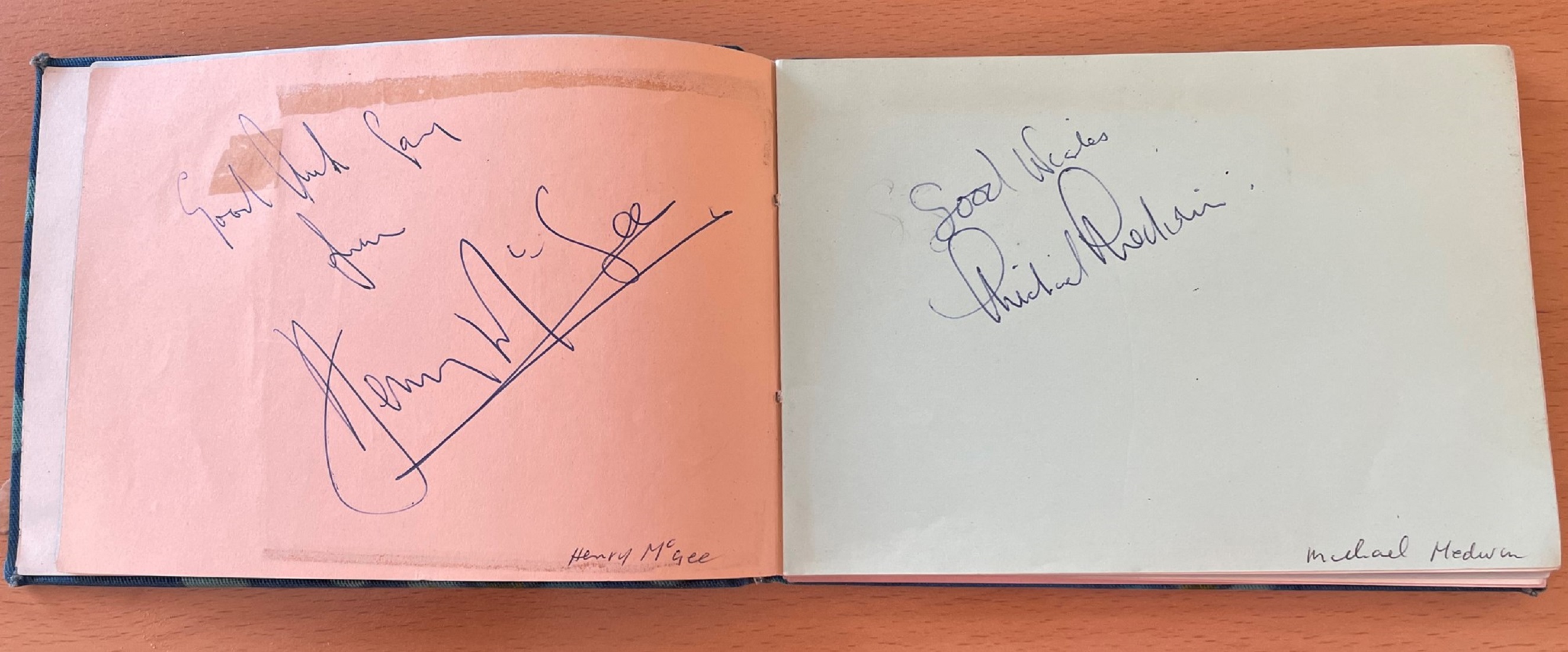vintage 1970's Autograph book with over 30 various TV Entertainment signatures inside including: - Image 4 of 6