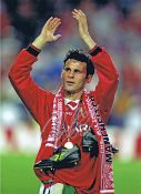 Autographed Ryan Giggs 16 X 12 Photo - Col, Depicting A Superb Image Showing The Manchester United