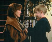 Home Alone Actor, Catherine O'Hara signed 10x8 inch colour photograph pictured during her role as