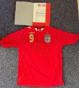 Football, Wayne Rooney signed England Football shirt, size Large. This lovely Umbro shirt features