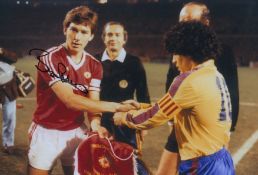 Autographed Bryan Robson 12 X 8 Photo Col, Depicting The Manchester United Captain Shaking Hands