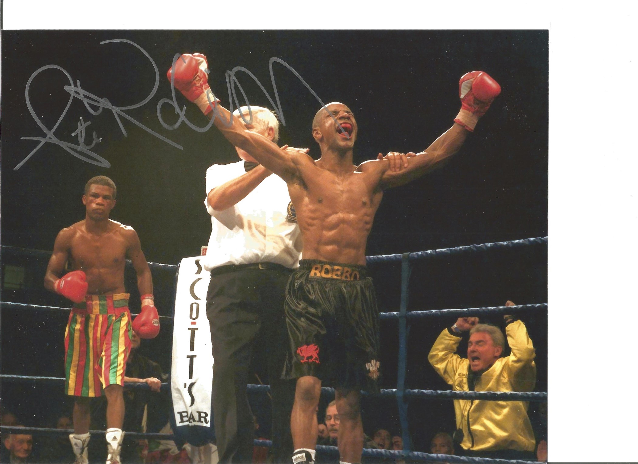 Boxing, Steve Robinson Signed 10x8 Colour Photograph Pictured During One Of His World Title