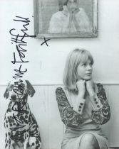 Marianne Faithfull signed 10x8 vintage black and white photo. Marianne Evelyn Gabriel Faithfull (