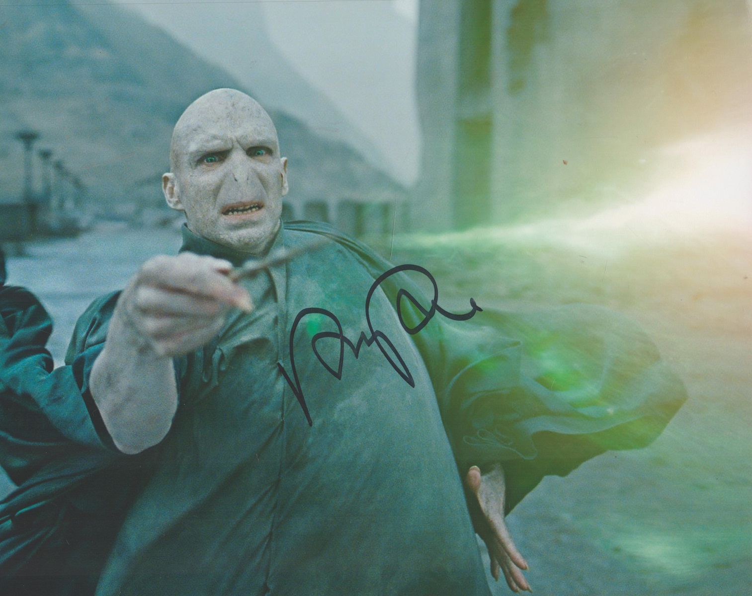 Ralph Fiennes signed Lord Voldemort Harry Potter 10x8 colour photo. Ralph Nathaniel Twistleton-