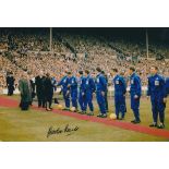 Football Autograph GORDON BANKS 12 x 8 photo Col, depicting The Duchess of Kent shaking hands with