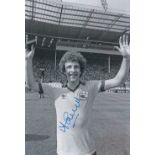 Football Autograph Alan SUNDERLAND 12 x 8 photo B W, depicting Arsenal's match-winner celebrating in