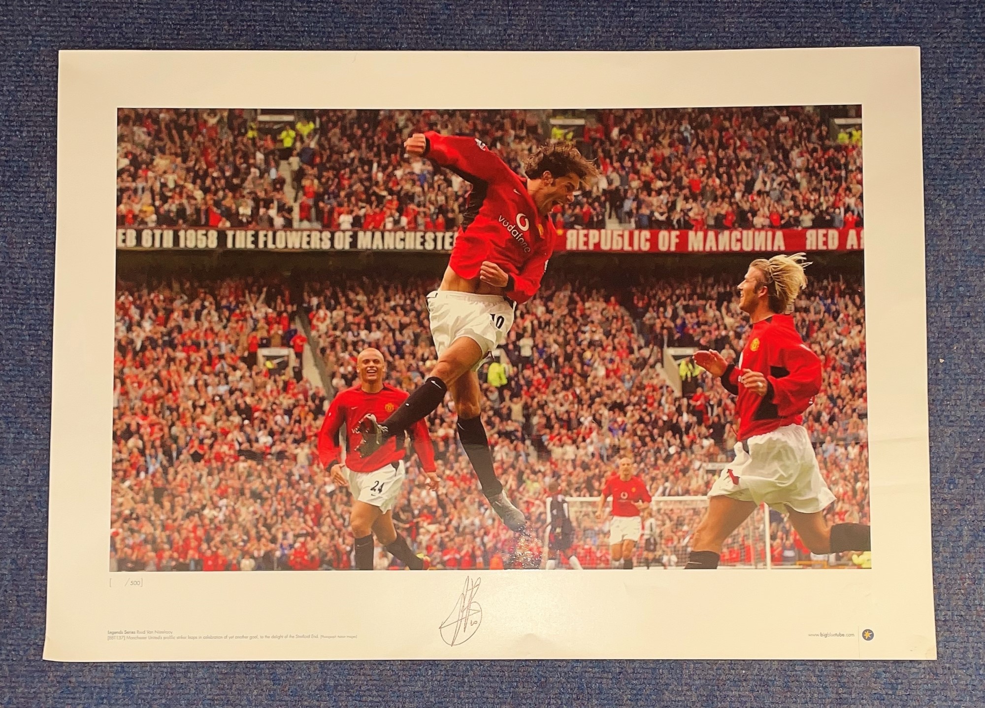 Ruud Van Nistelrooy Man United signed 16 x 23 big blue tube print coloured photo. Photo shows