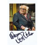 Danny Devito, Top American Actor, 8x6 inch Signed Photo. Good condition. All autographs come with