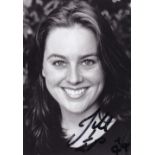 Jill Halfpenny, Heartbeat Actress, 6x4 inch Signed Photo. Good condition. All autographs come with a