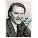 Dennis Hawthorn signed 7x5 black and white photo. Hawthorne (9 August 1932 - 16 October 2009) was an