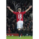 Autographed Paul Scholes 12 X 8 Photo colour, Depicting A Wonderful Image Showing The Man United