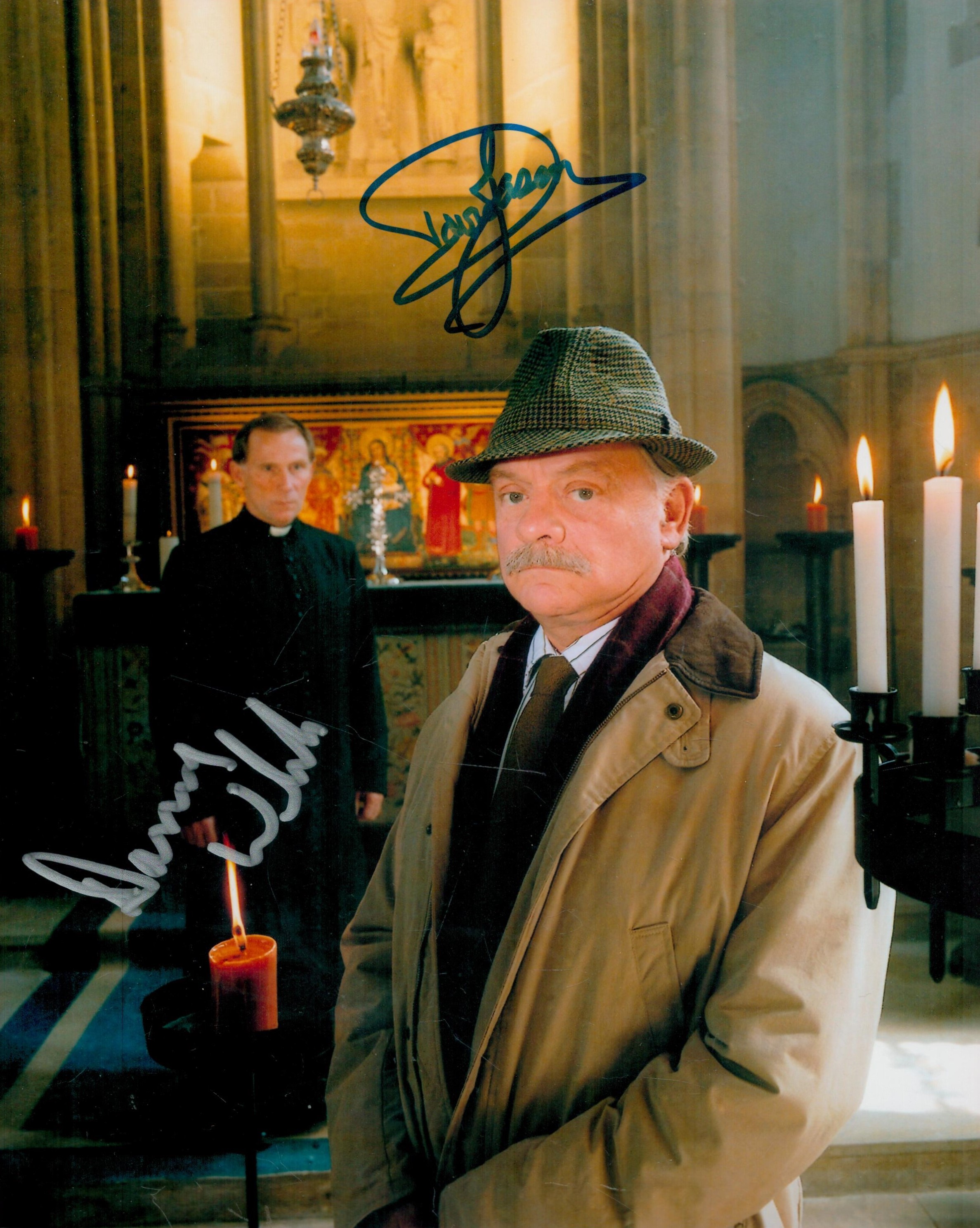 A Touch of Frost, a 10x8 photo from the classic ITV crime drama. Signed by David Jason, who played