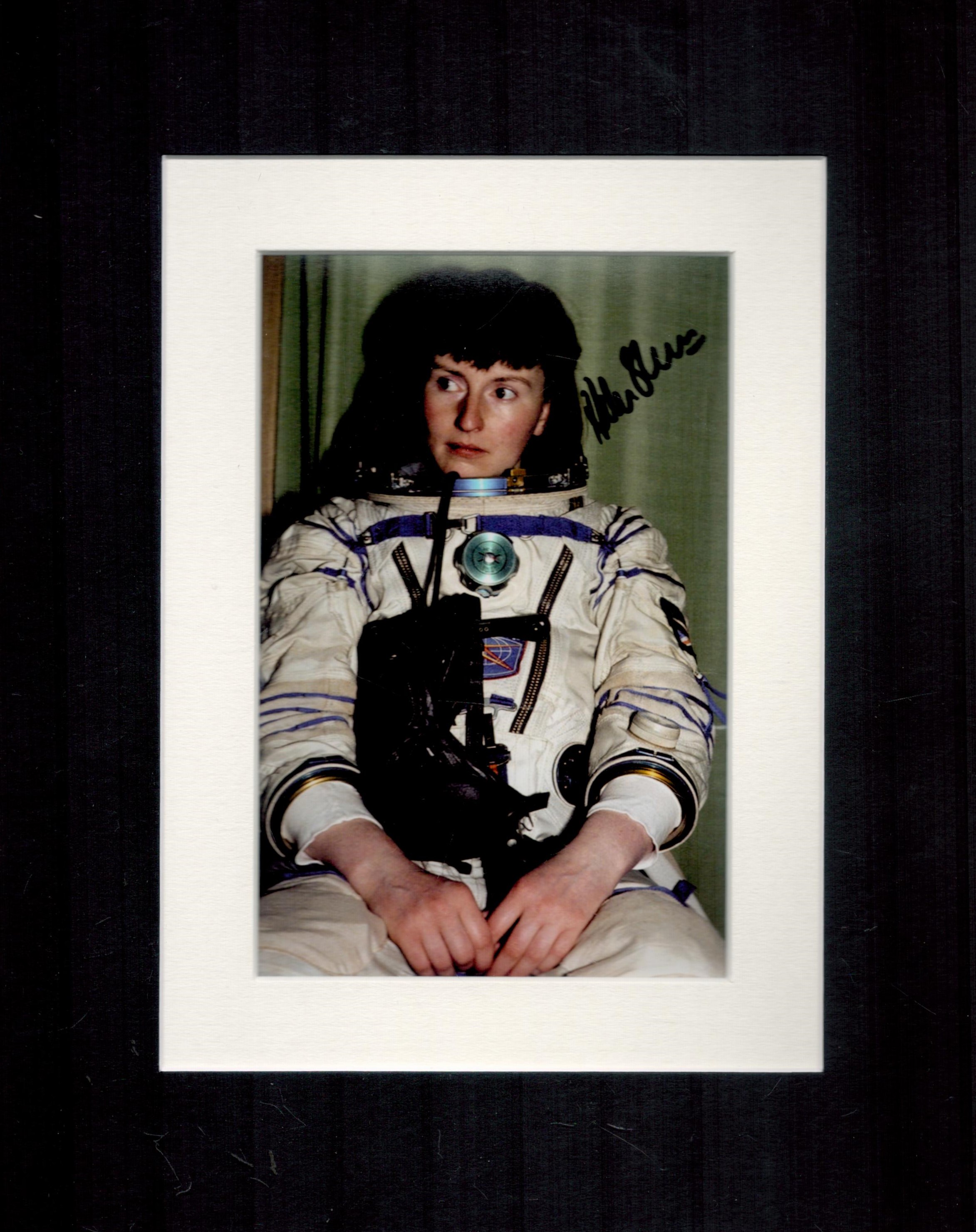 Helen Sharman 1st British female astronaut signed colour space suit photo, double mounted to 9 x 6