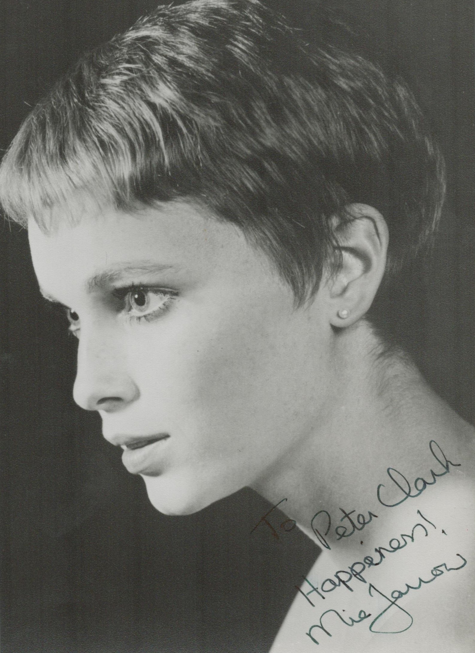 Mia Farrow signed vintage 8x6 black and white photo. Good condition. All autographs come with a