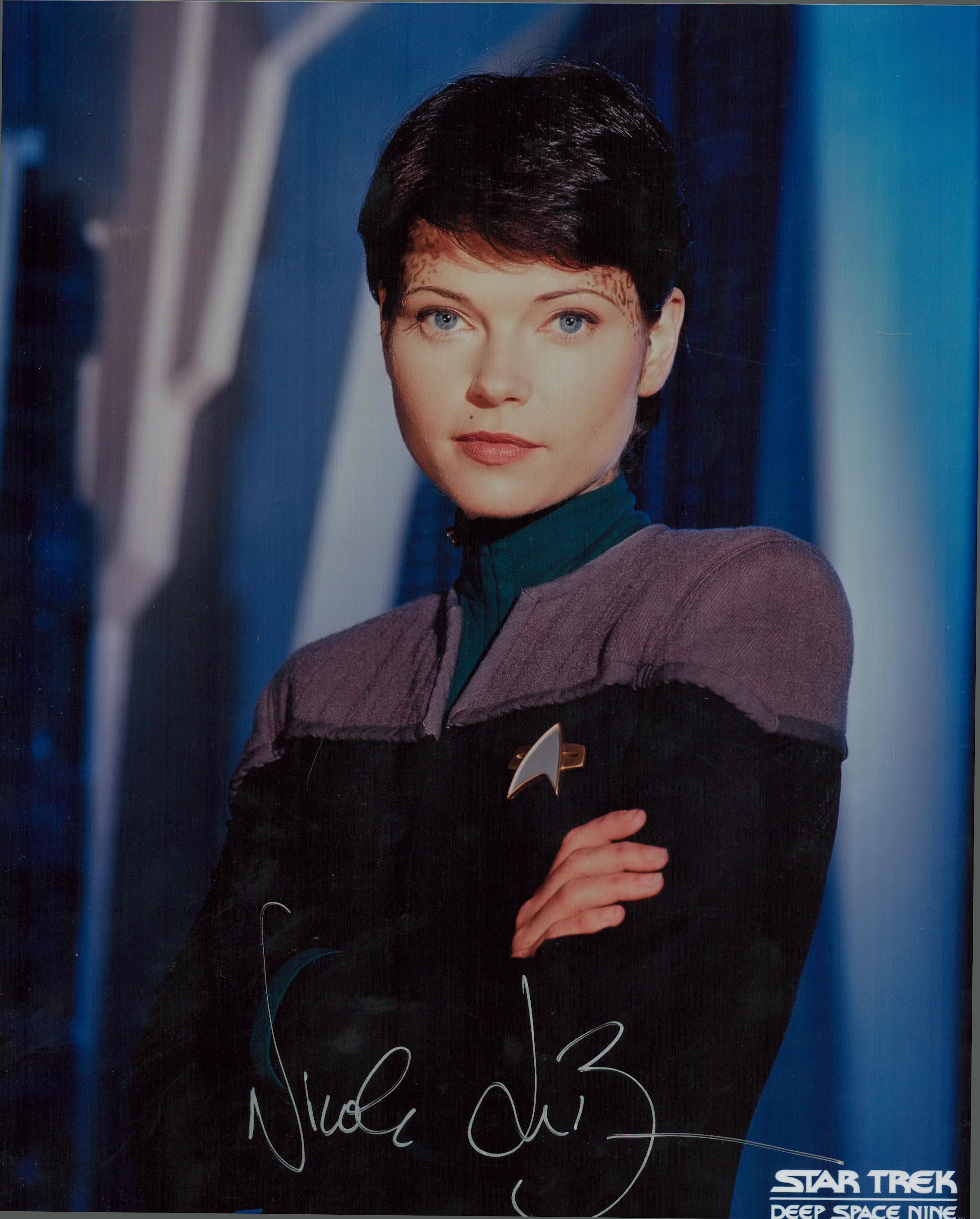 Star Trek Actor, Nicole de Boer signed colour promo photograph. Signed in black marker pen, this