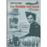 Norwegian Language War Book Titled En Kvinne Ved Navn. Published in 2006. 240 Pages. Spine and