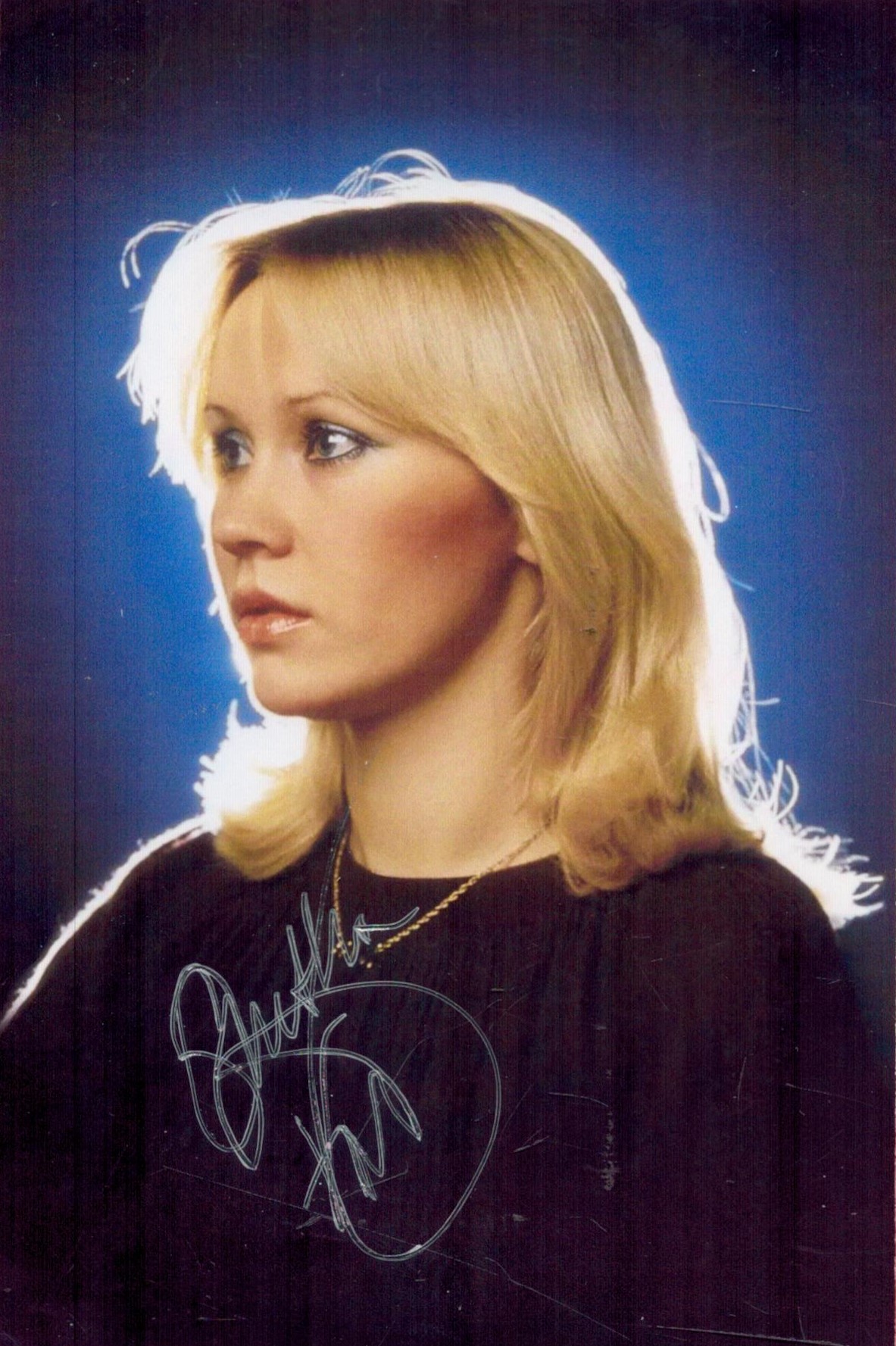 Agnetha Fältskog, a signed 6x4 photo. A Swedish singer, songwriter and musician. She first