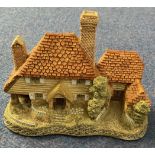 David Winter Kent Cottage 1985. Engraved David Winter 1985 on the side. Great condition. No box.