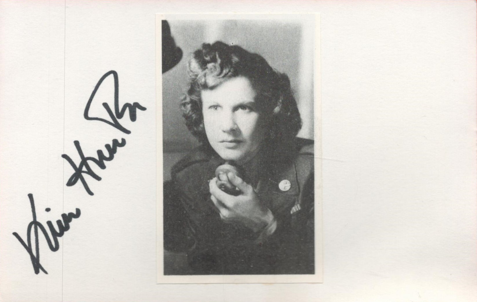 American Actress Kim Hunter Signed 5.5 x 3.5 inch White Signature Card. Black and White Image of