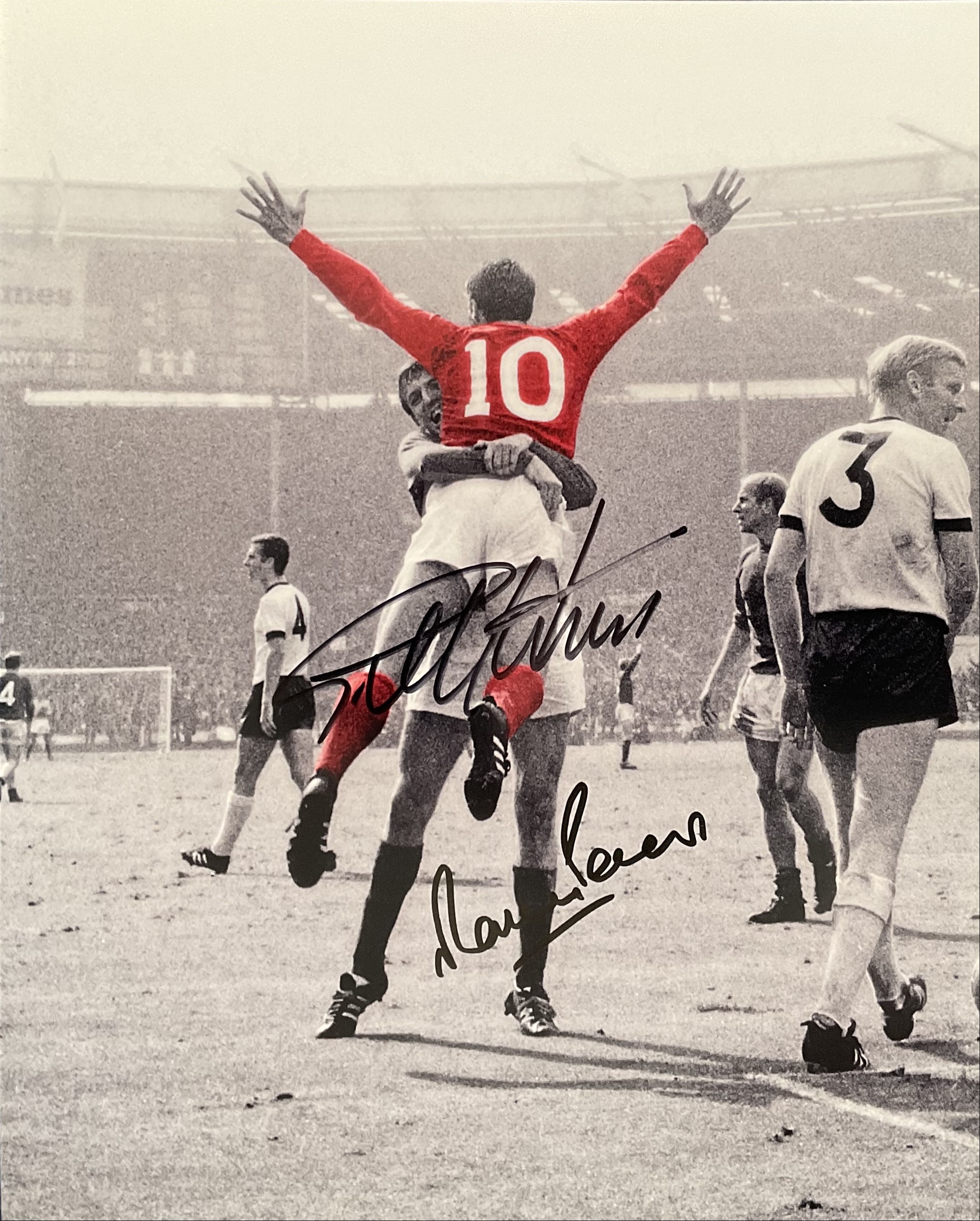 Geoff Hurst and Martin Peters signed 21x16 1966 World Cup Final Colourised print. Good condition.