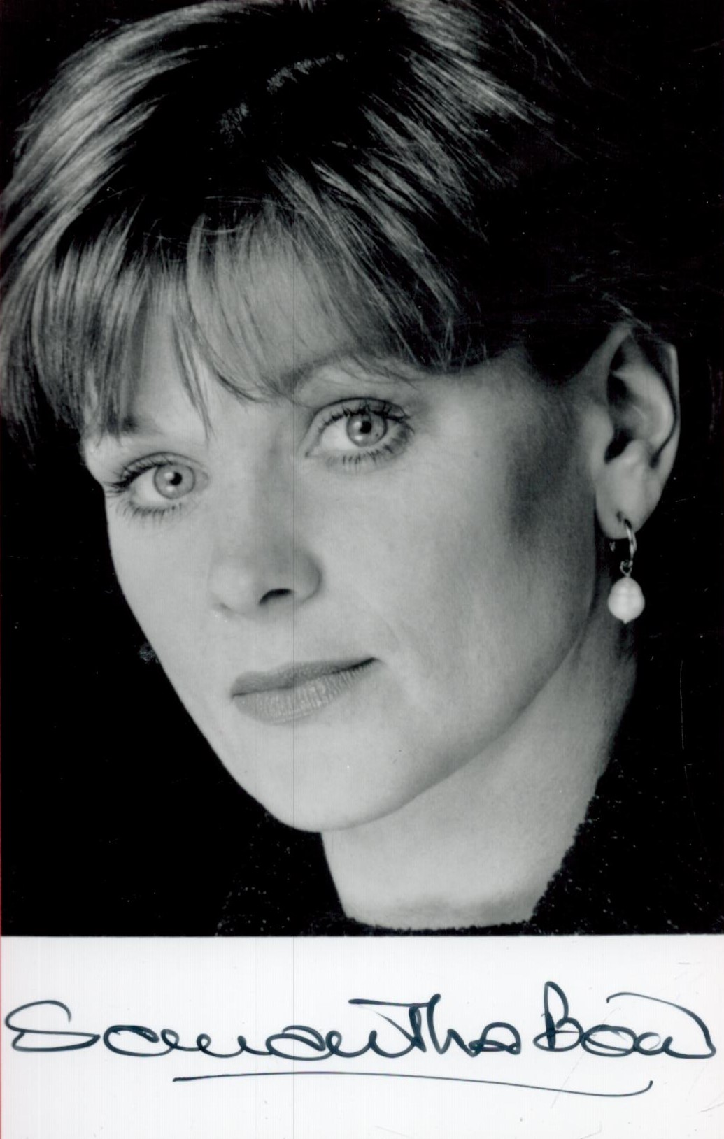 British Actress Samantha Bond Signed 5.5 x 3.5 inch Black and White Photo. Signed in black ink. Good