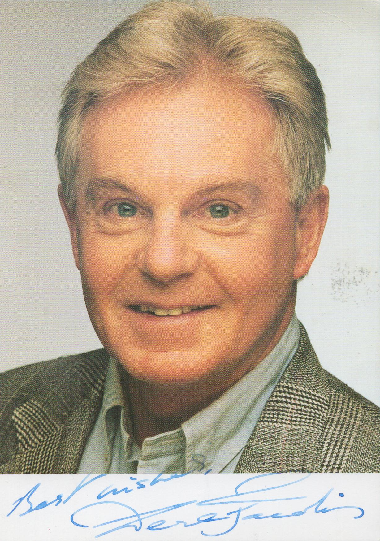 Derek Jacobi Signed 6x4 colour photo. Jacobi CBE is an English actor and director. All autographs