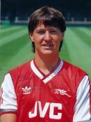 Autographed Steve Williams 8 X 6 Photo - Col, Depicting The Arsenal Centre-Half Posing For