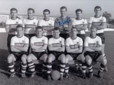 Autographed Vic Rouse 8 X 6 Photo - B/W, Depicting Crystal Palace Players Posing For A Team Photo