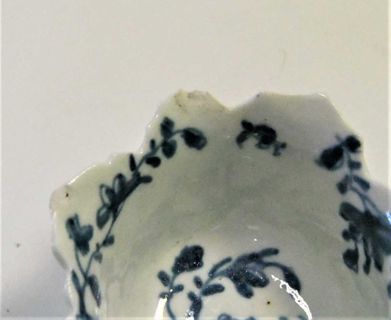 An 18th century Worcester blue and white pickle dish, circa 1755, - Image 5 of 5