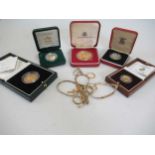 A small collection of 9ct gold jewellery, 21.6g, an 18ct gold wedding ring 2,9g, together with 3