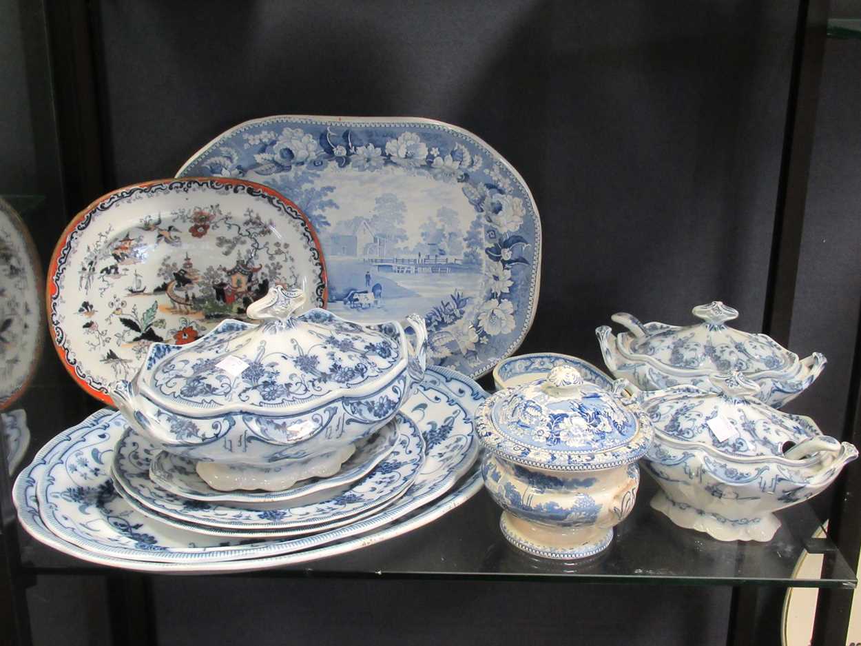 Mixed china and glass, 19th century and 20th century including blue and white wares - Bild 3 aus 9