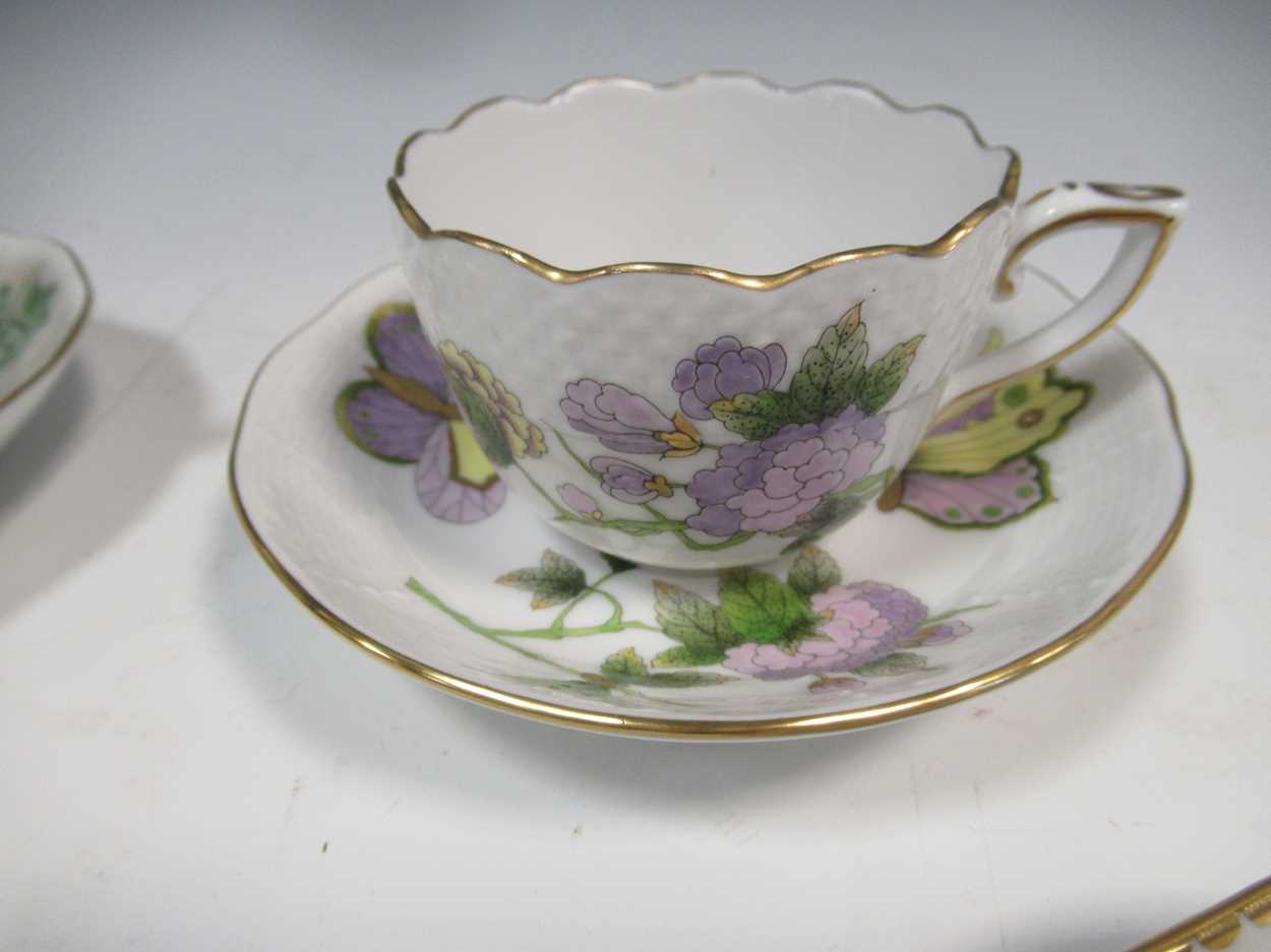 Six small Herend floral 'mocca' cups and saucersGenerally good condition. Minor rubbing to the - Bild 5 aus 12