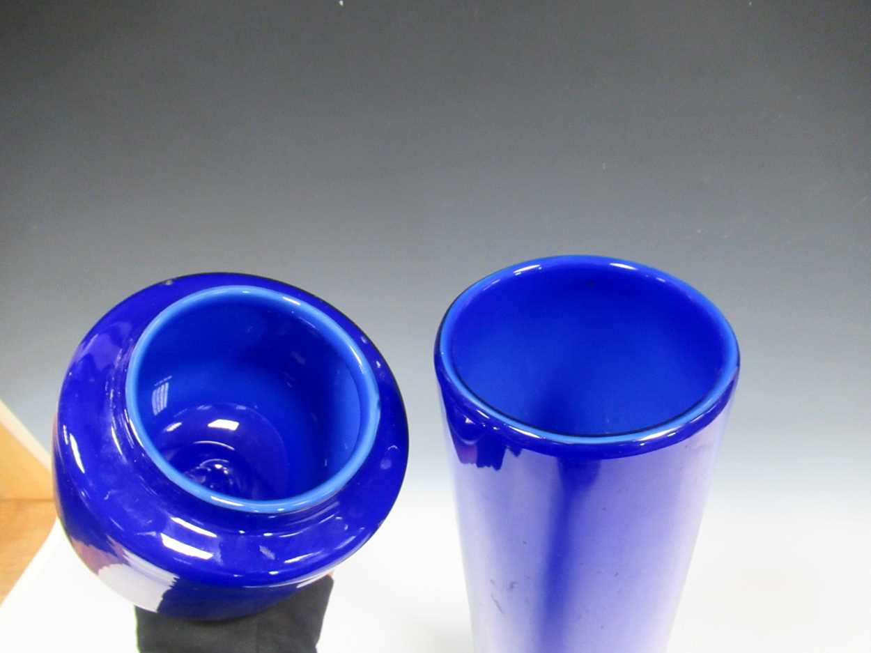 A Chemists blue glass jar and cover, 68cm high - Image 6 of 6