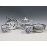 18th century porcelain blue and white bowls and saucers, and a teapot (damages) (14)Severe