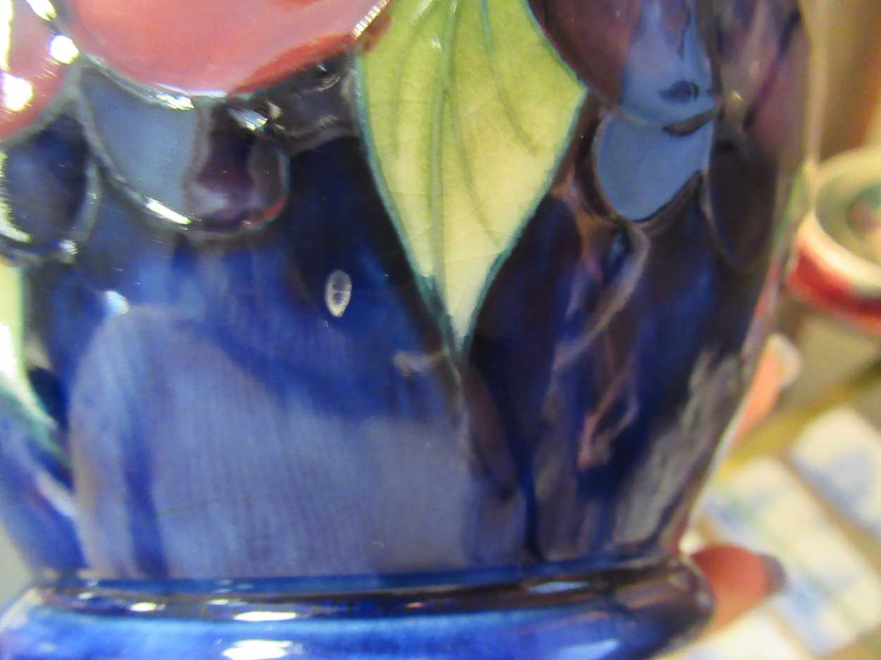 Two Moorcroft Wisteria pattern vases, a jar and cover and a dish, tallest 16cm high (4)The both - Bild 8 aus 21