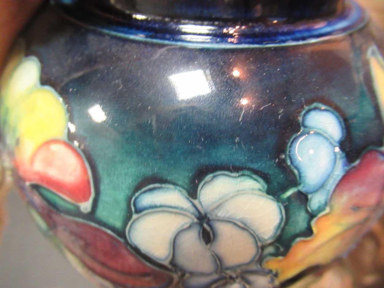 A Moorcroft Orchid pattern ginger jar and cover 15cm high, a box and cover and two small - Bild 12 aus 17