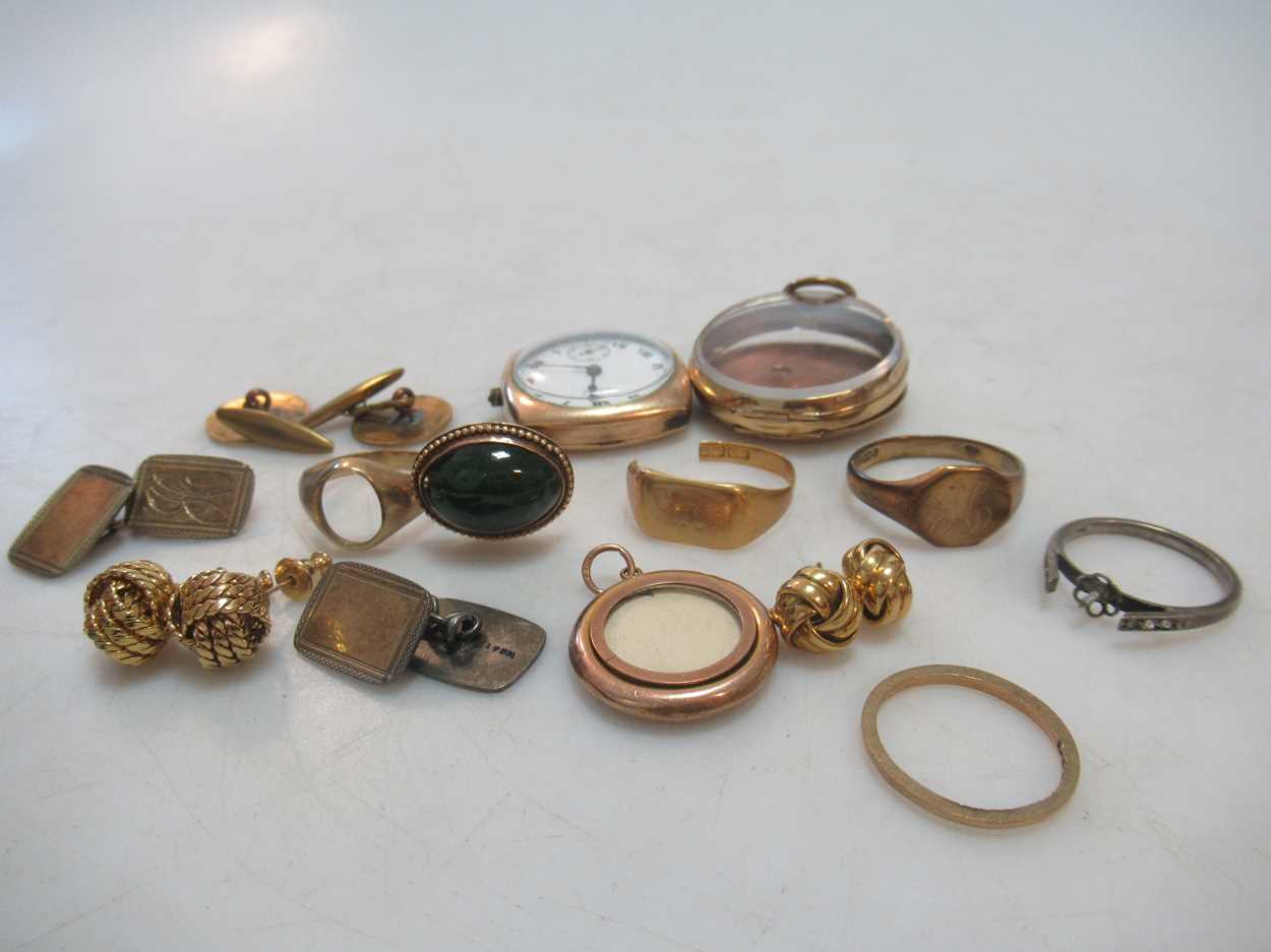 A 9ct gold signet ring, a 9ct gold ring mount, a 9ct gold wedding band, a pocket watch case