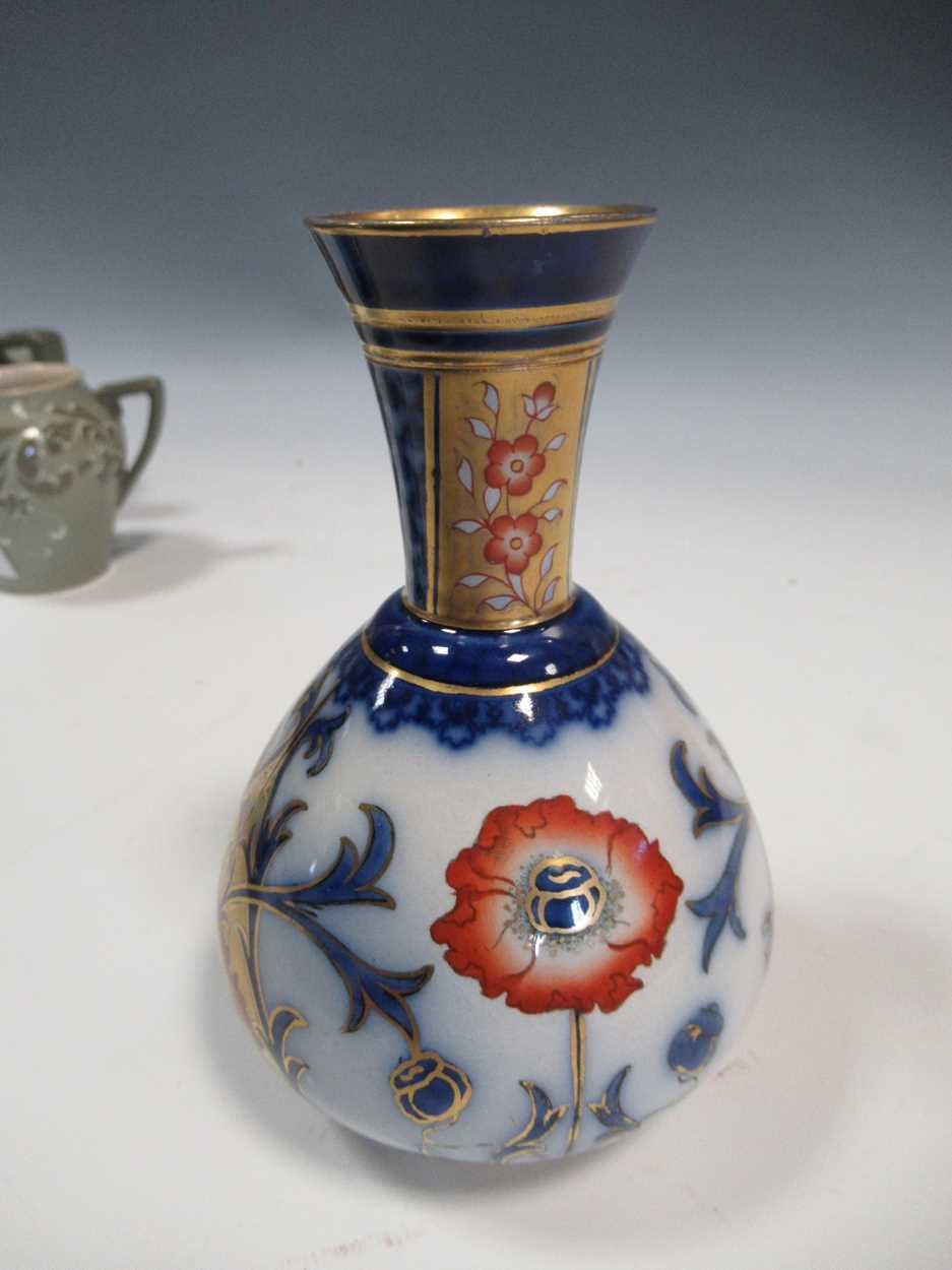 A Macintyre (Moorcroft) vase, a Macintyre three-piece tea set and a pair of coffee cans and - Bild 2 aus 20