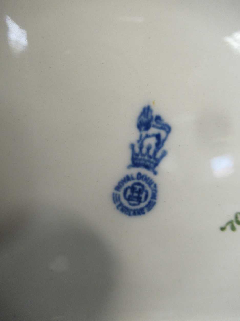 Mixed china and glass, 19th century and 20th century including blue and white wares - Bild 5 aus 9