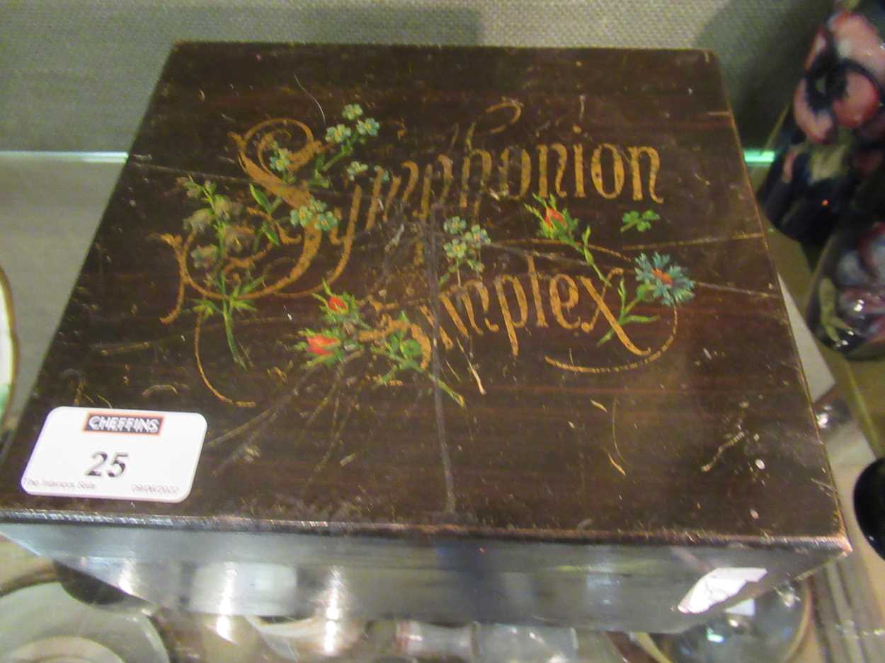 A small 19th century Symphonion 'Simplex' disc musical box with discs, in ebonised casePlaying a - Bild 7 aus 8