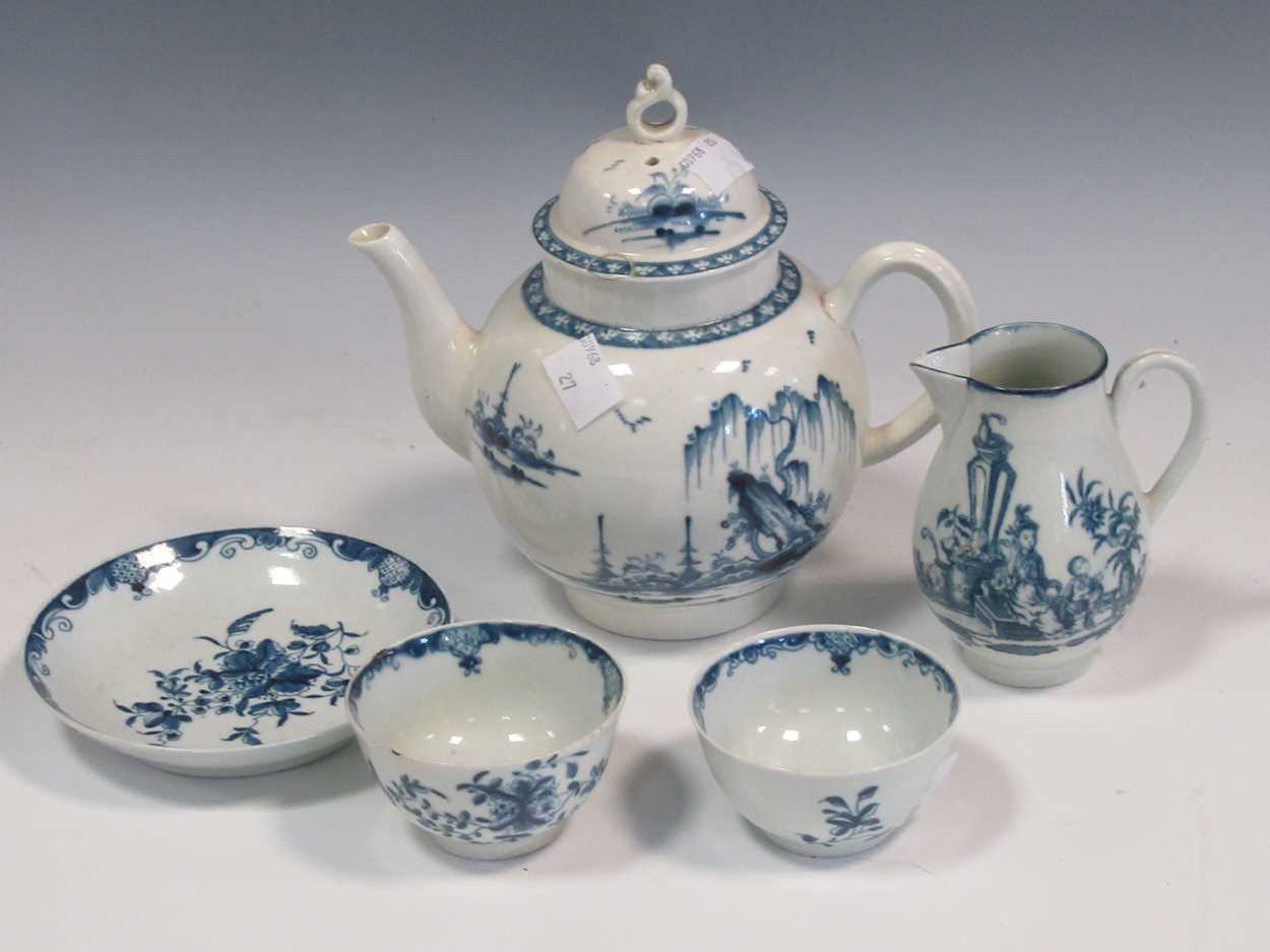 Worcester and Caughley porcelain: a teapot and cover, a Bell Toy pattern jug, 2 tea bowls and a