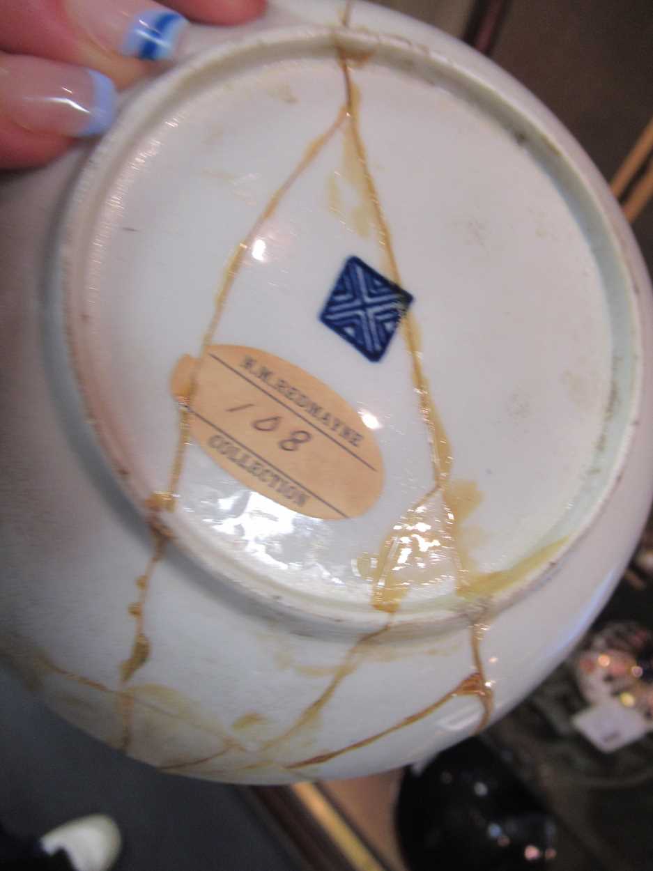 Worcester seal-marked bowl, cover, dish and cup and saucer (damaged), three Derby or similar - Bild 29 aus 30