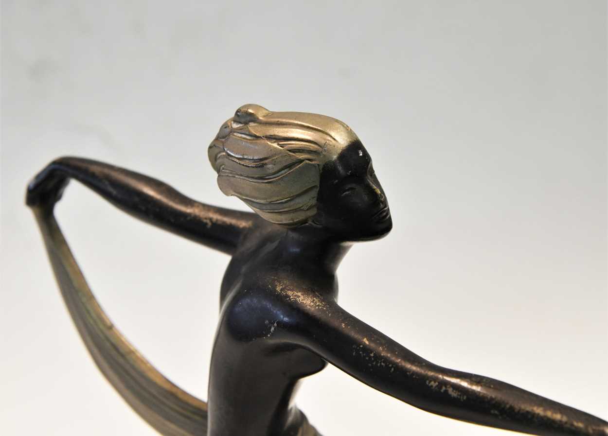 After Josef Lorenzl, a patinated and silvered spelter model of a scarf dancer, - Bild 5 aus 8