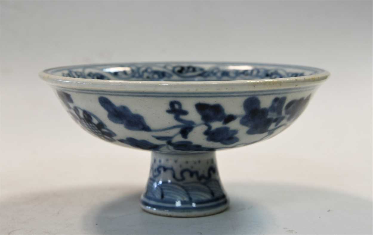 A Chinese blue and white Ming style dragon stem cup, probably Qing Dynasty or later, - Image 4 of 12