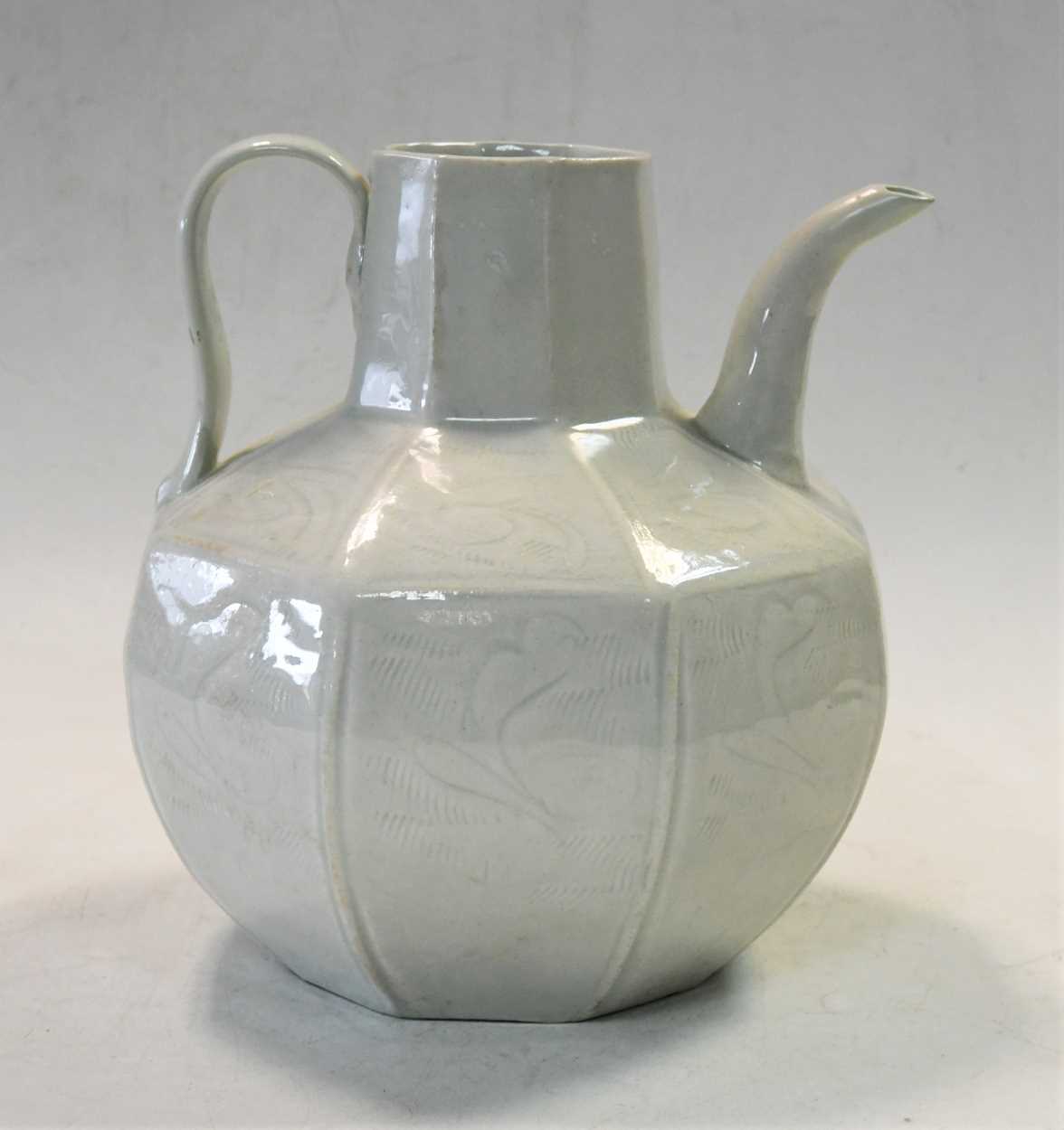 A Qingbai octagonal wine pot, Song Dynasty (960-1279), - Image 3 of 17