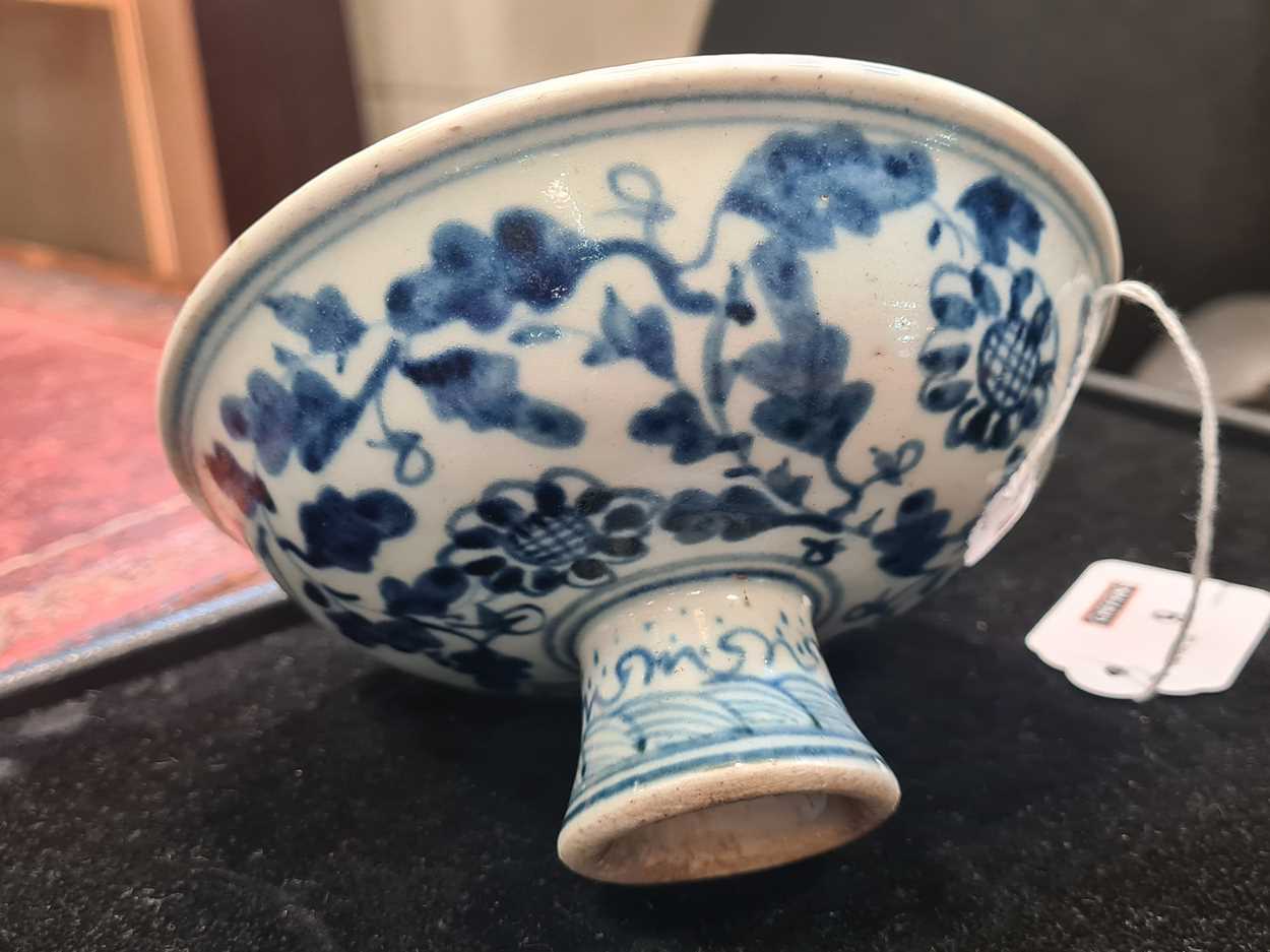 A Chinese blue and white Ming style dragon stem cup, probably Qing Dynasty or later, - Image 10 of 12