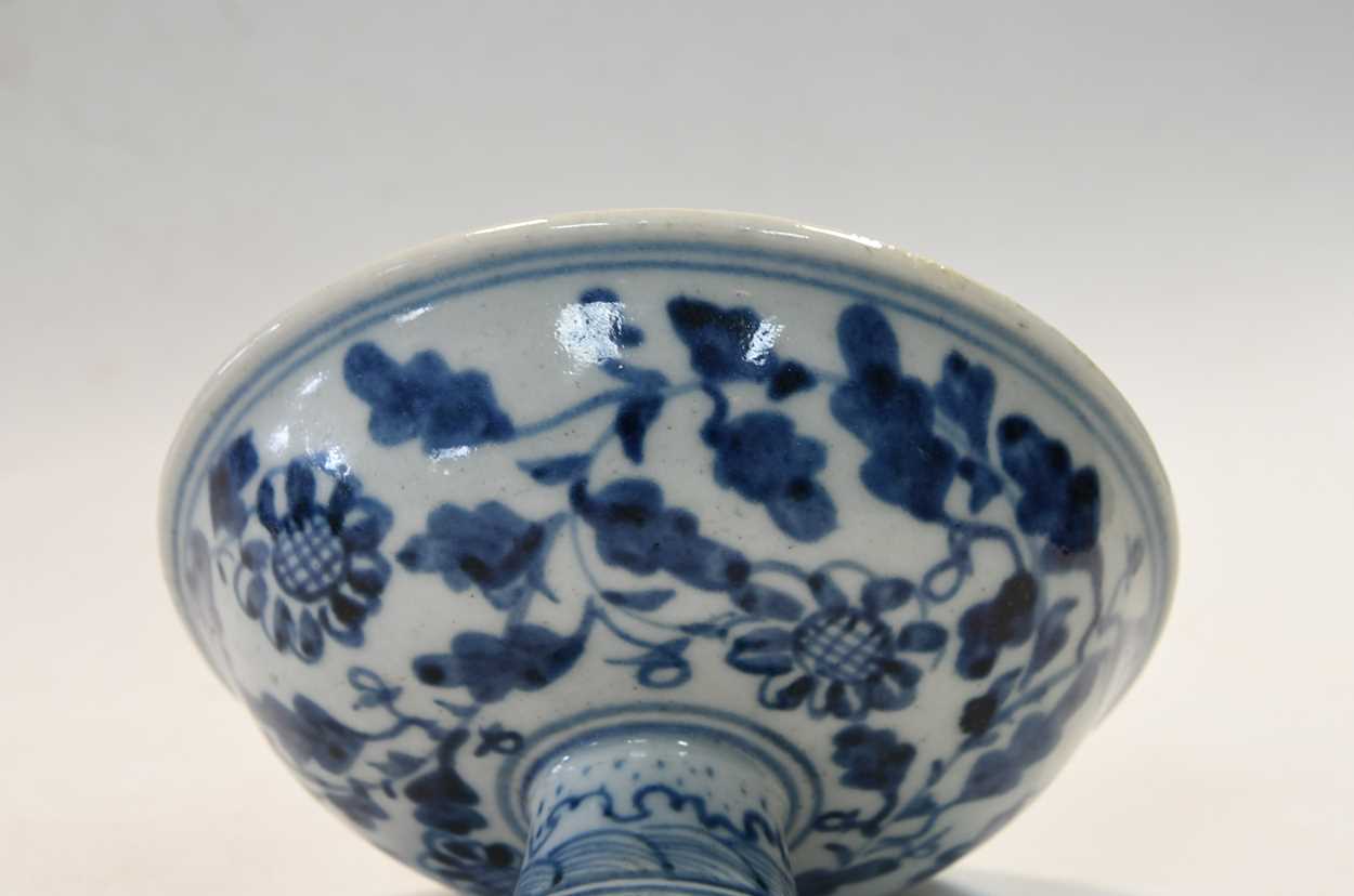 A Chinese blue and white Ming style dragon stem cup, probably Qing Dynasty or later, - Image 5 of 12