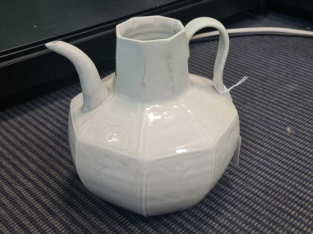 A Qingbai octagonal wine pot, Song Dynasty (960-1279), - Image 12 of 17