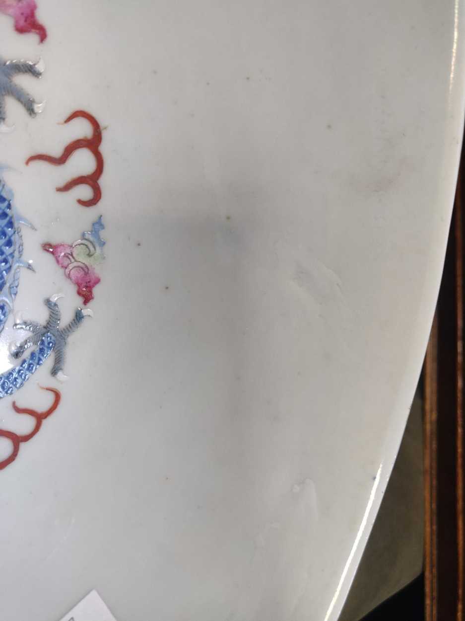 A Chinese porcelain bowl decorated with a dragon, 26cm diameterWear and surface dirt commensurate - Bild 14 aus 14