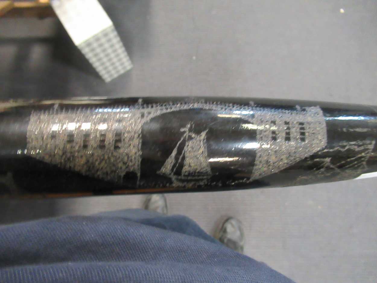 A Victorian dark glass 'Sunderland Bridge' rolling pin, marked 'ANN', with naieve style scratched - Bild 6 aus 6